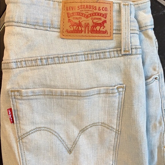 Levi’s light blue ripped jeans - Picture 6 of 6